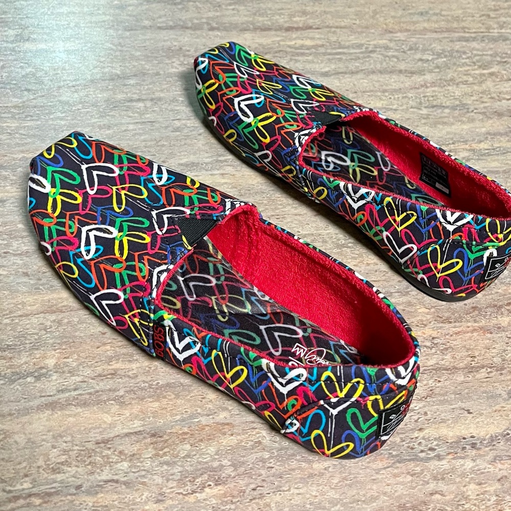 NWOT Bobs X JGoldwyn black slip ons with multicolored hearts - Picture 11 of 15